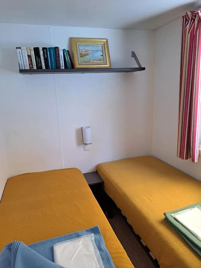 Domaine Des Iscles Mobil Home 拉罗克当泰龙 0*,  法国